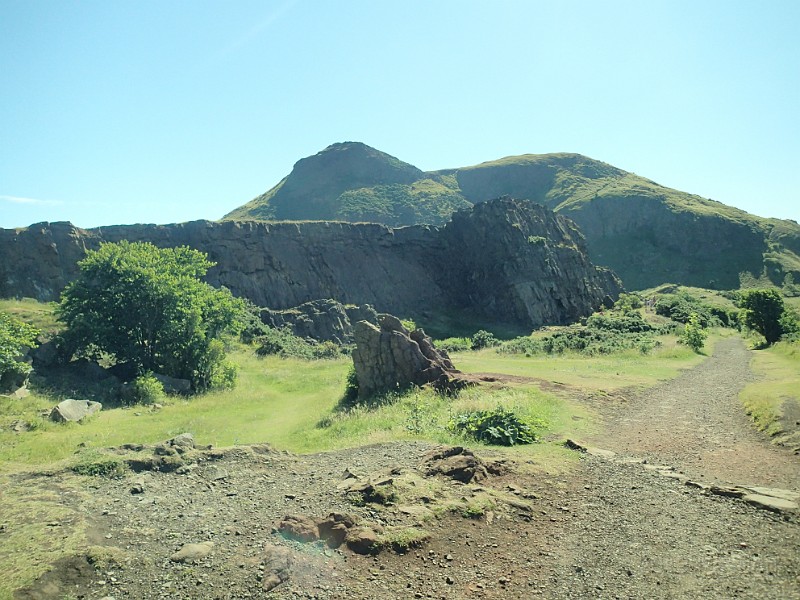 2014 Edinburgh 2014-07-09 063.JPG - Over there is the top of the "mountain".